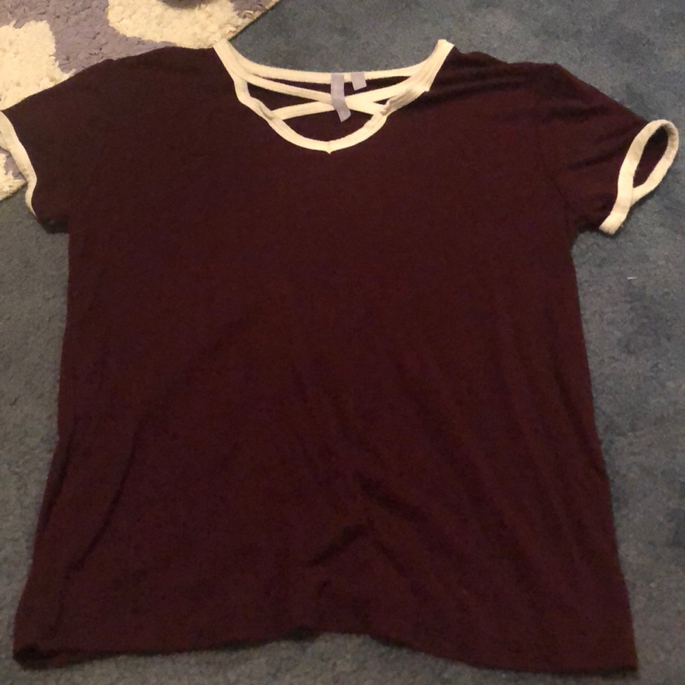 Maroon Top with white detail 🔆